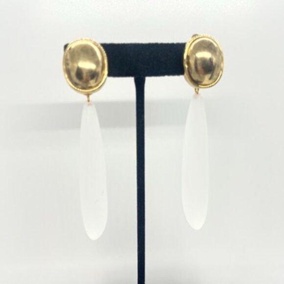 HANDMADE VINTAGE FROSTED TEARDROP CLIP ON EARRINGS ANTIQUED GOLD TONE LONG - Picture 1 of 12